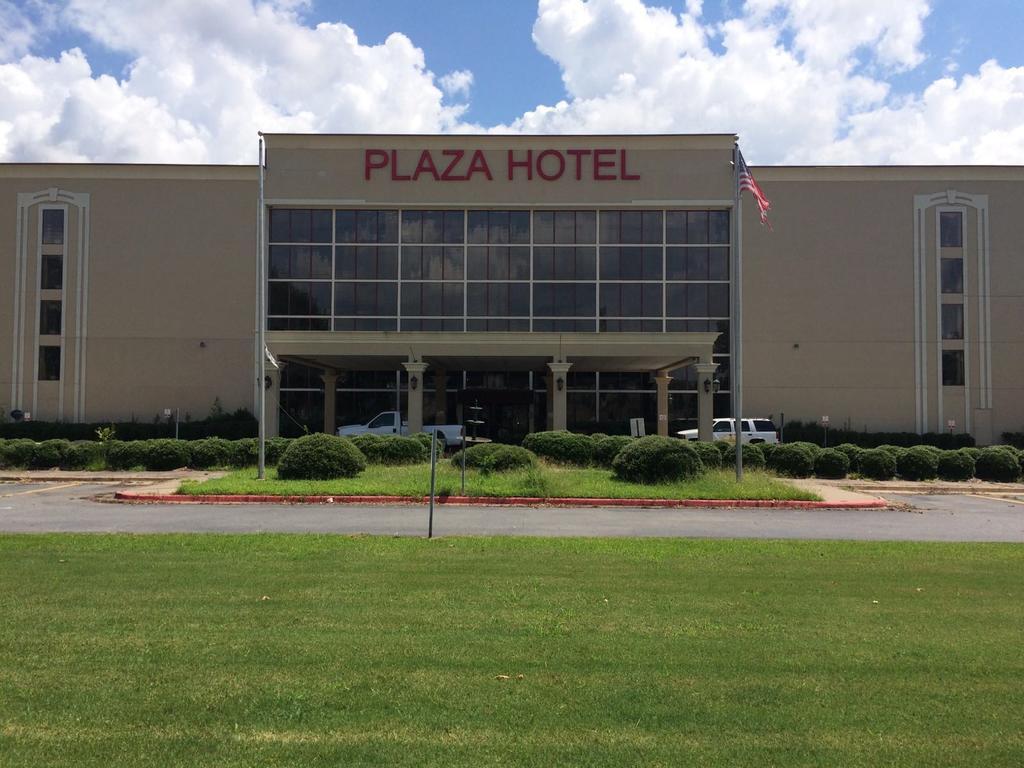 Plaza Hotel And Suites Pine Bluff Exterior photo