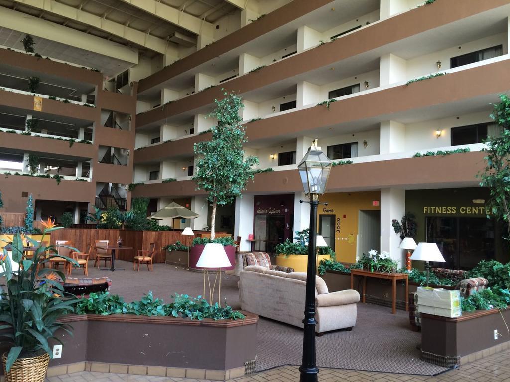 Plaza Hotel And Suites Pine Bluff Exterior photo