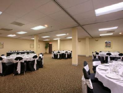 Plaza Hotel And Suites Pine Bluff Restaurant photo